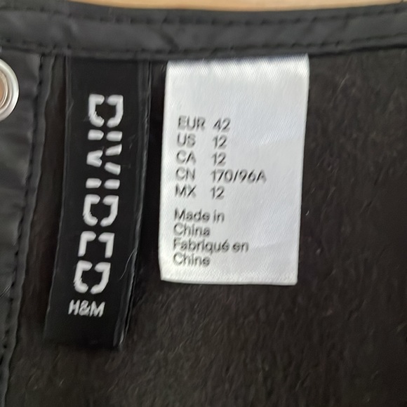 🌙3 FOR $20 H&M faux leather open back top -12 - Picture 3 of 4